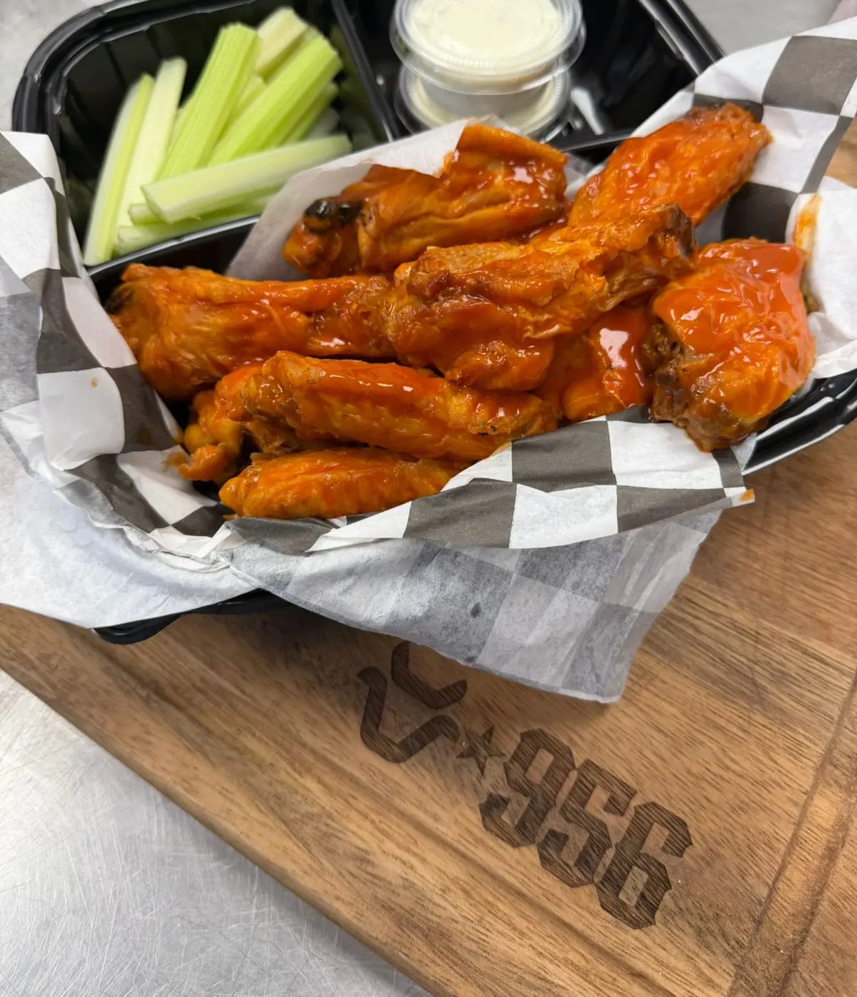Buffalo wings with ranch